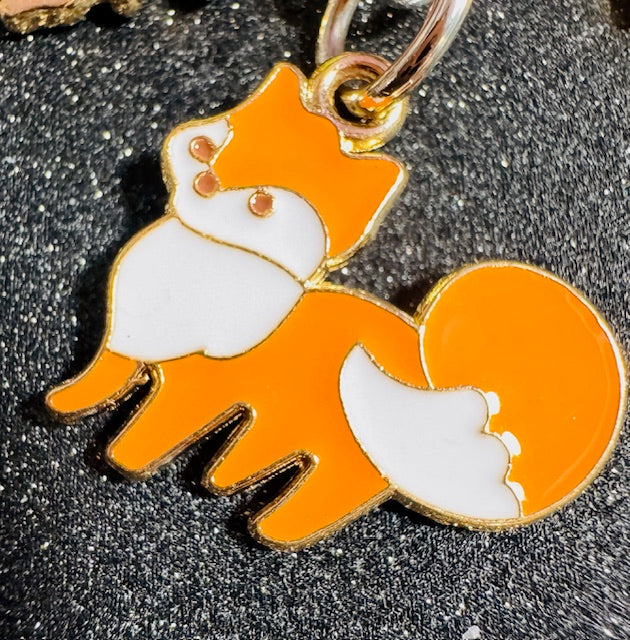 Foxy Zipper Pull
