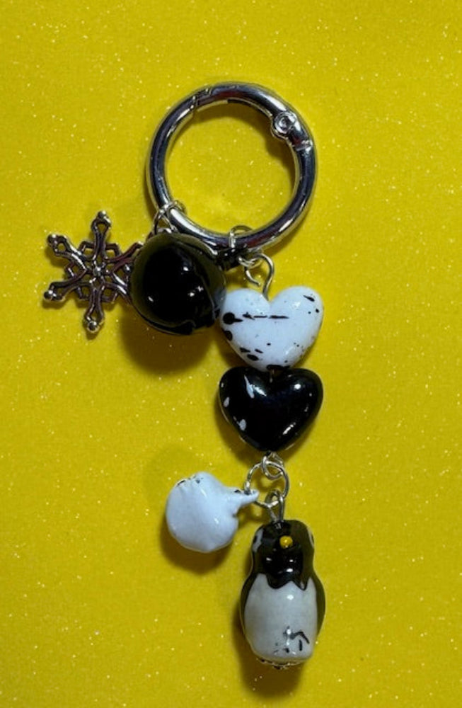 Penguin Zipper Pull
